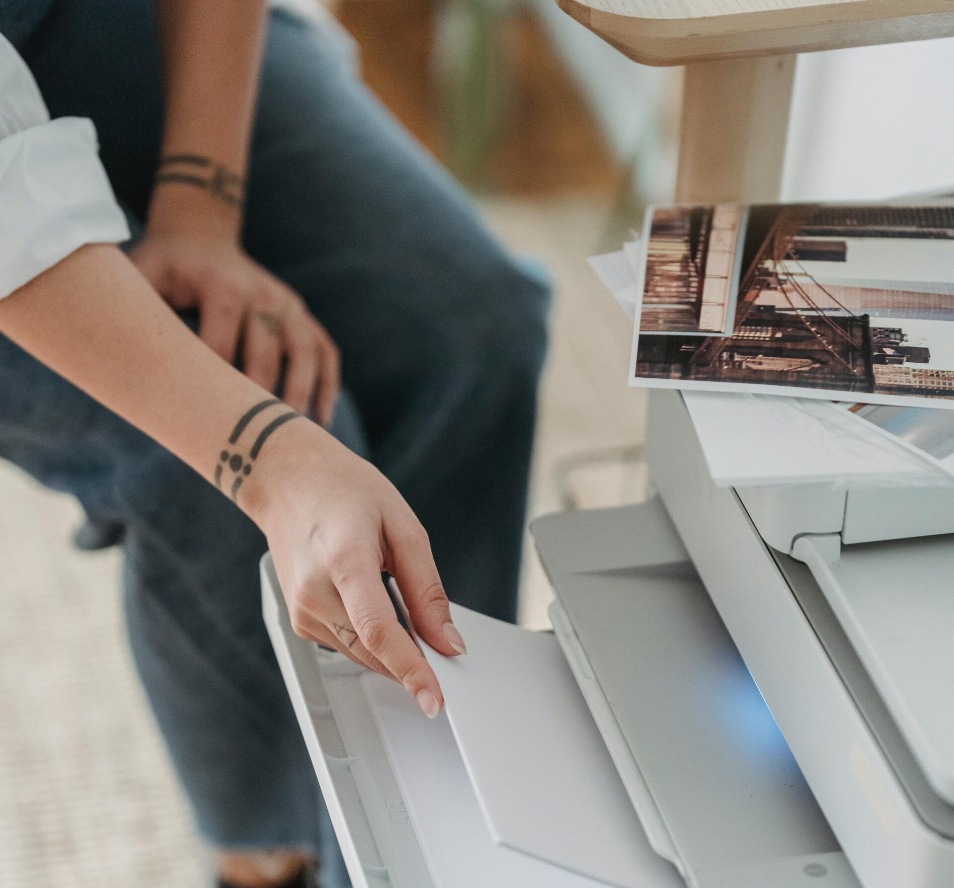 Numérisation de documents d&rsquo;entreprise : tout ce qu&rsquo;il faut savoir pour réussir votre projet